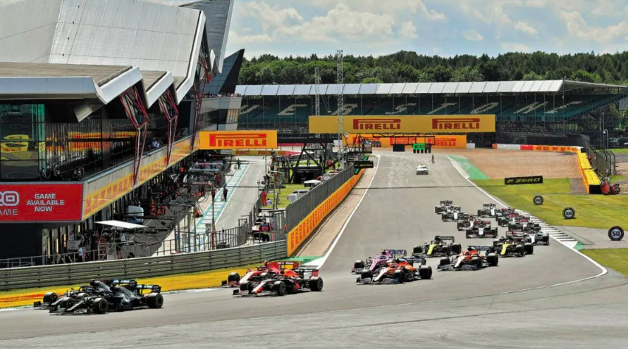 Silverstone recibe otra versión de su estrella Hamilton