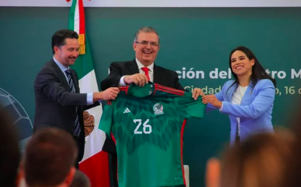 Marcelo Ebrard espera que mexicanos no reciban latigazos por portarse mal en el Mundial