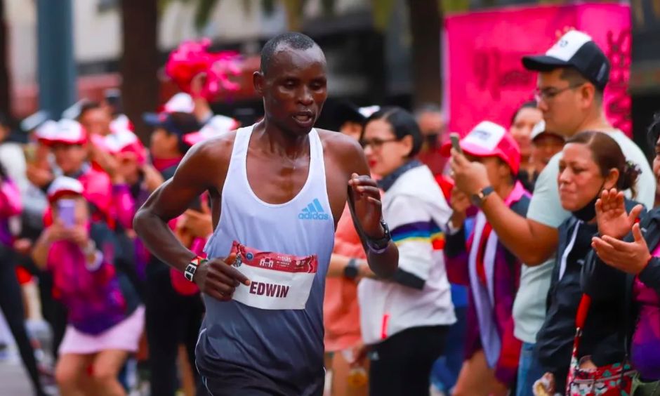 Edwin Kiprop Kiptoo y Amane Beriso Shankule ganan el Maratón de la Ciudad de México 2022