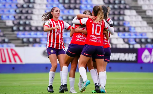 ¡Están imparables! Chivas Femenil le pega a Pachuca