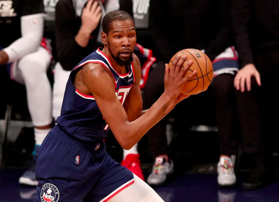 Kevin Durant se queda en Brooklyn pese a resistencia