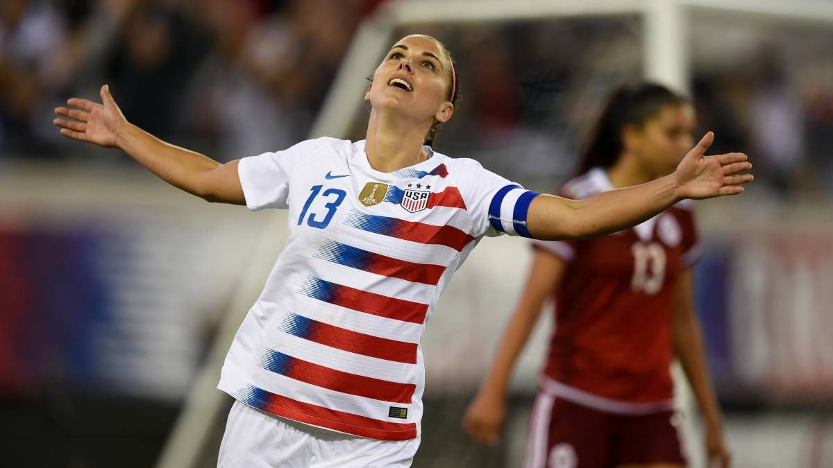 La selección femenil de EU supera al equipo masculino en ventas de playeras.