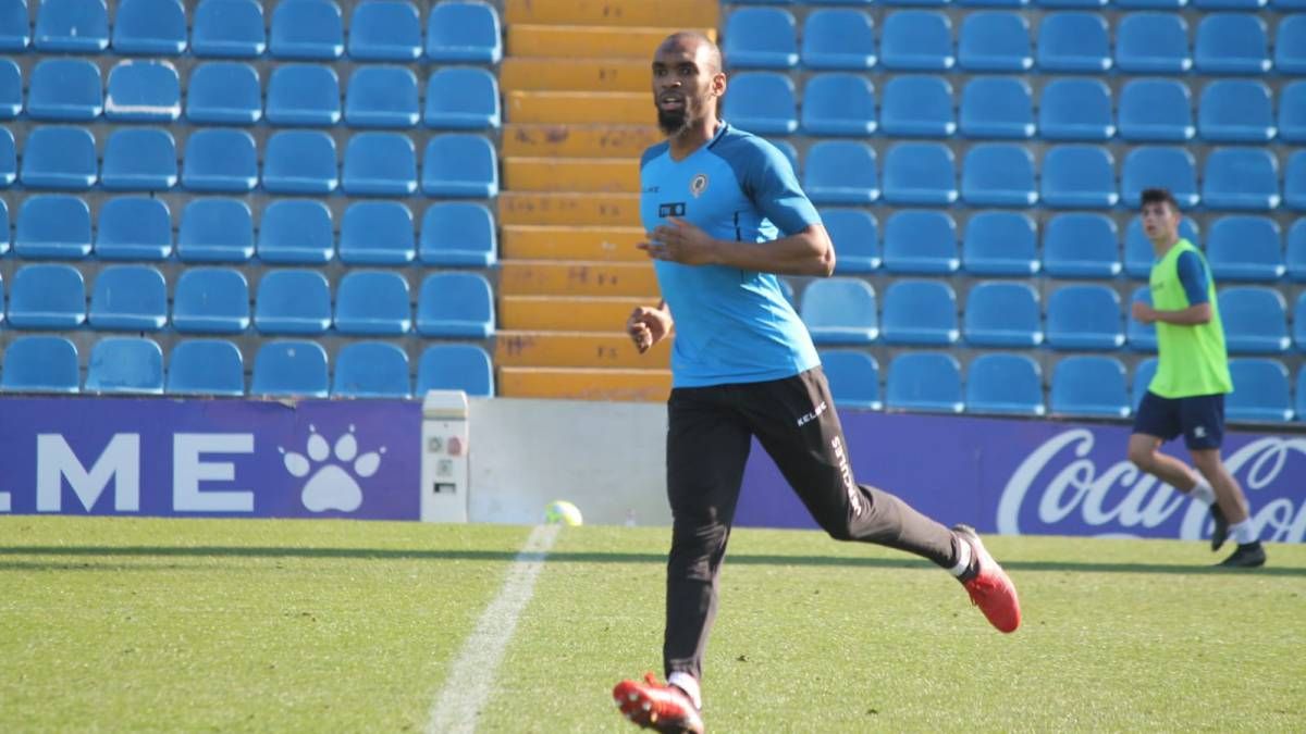 El jugador que fue presentado en un mismo día por dos clubes 