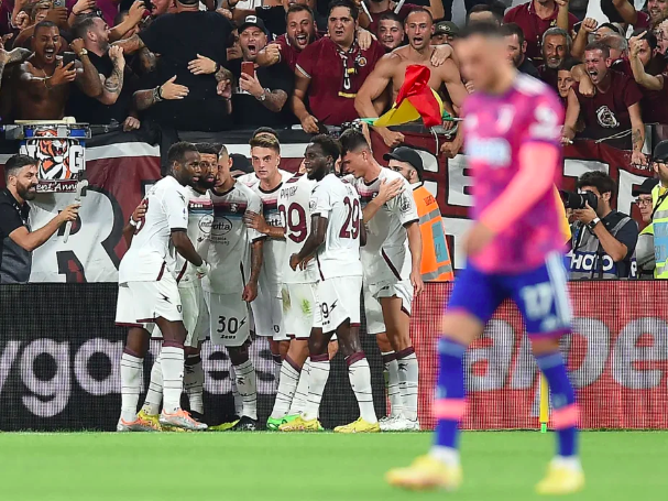 2-2. La 'Juve' alarga su agonía con polémica