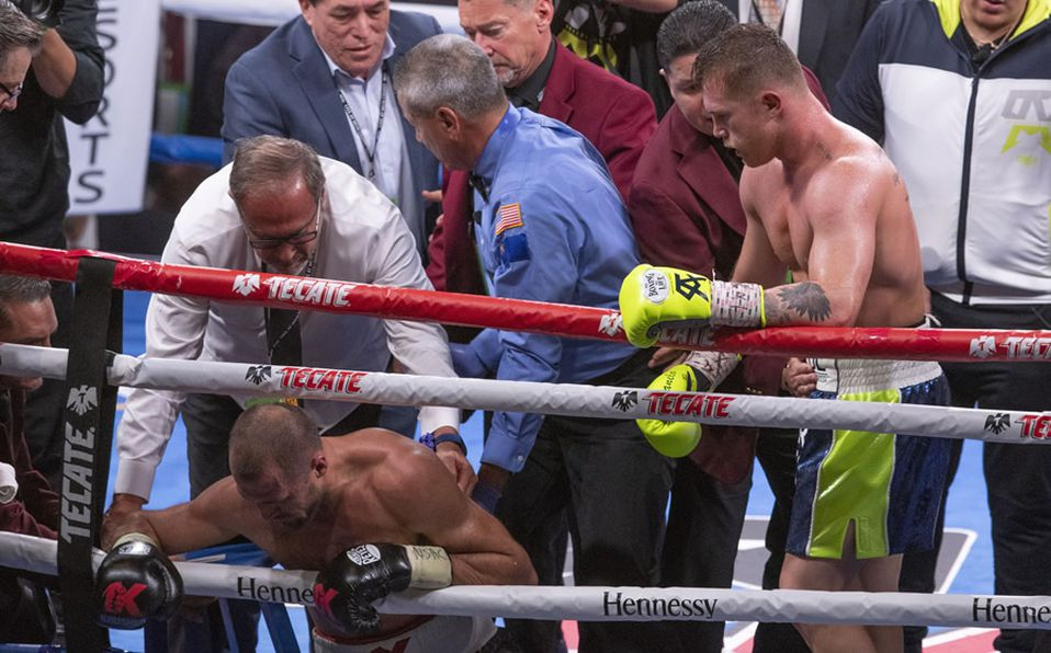 ¿Por qué Canelo Álvarez no festejó tras noquear a Sergey Kovalev?
