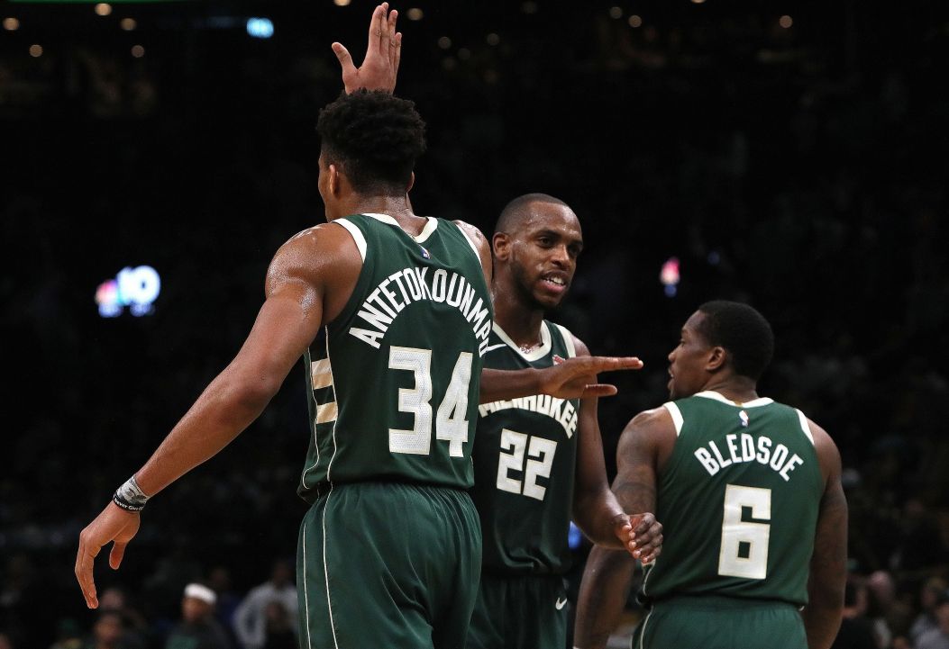 NBA: usaba las zapatillas de la marca de su compañero y le explotaron en pleno partido