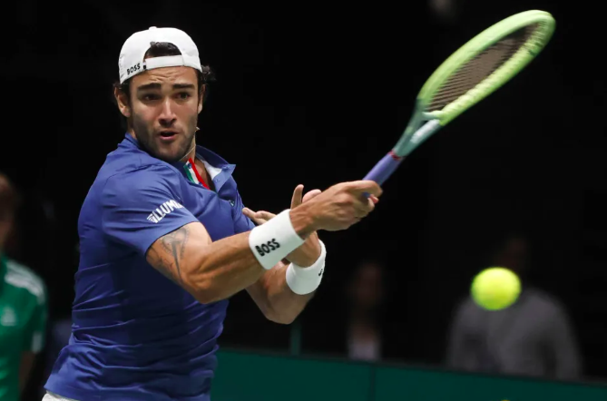 Berrettini reacciona a tiempo y cierra el triunfo de Italia contra Croacia