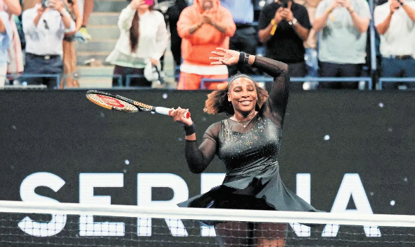 Serena alarga su despedida; sigue avanzando