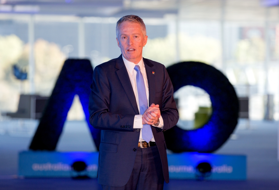 El director del Open de Australia, abucheado por el caso Djokovic