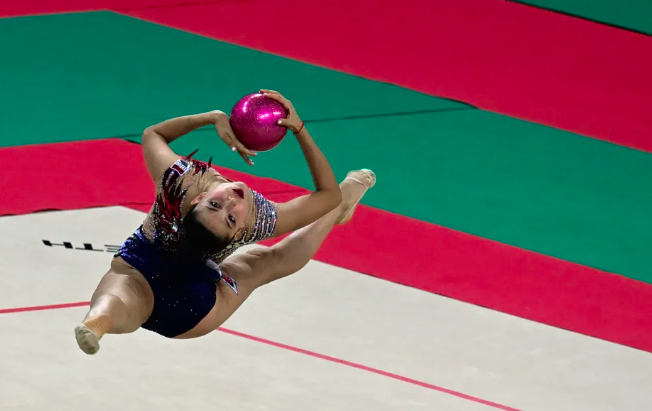 La italiana Sofia Raffaeli se cuelga el oro en las finales de aro y pelota