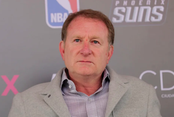 La NBA multa con 10 millones de dólares al dueño de los Suns por comportamiento abusivo