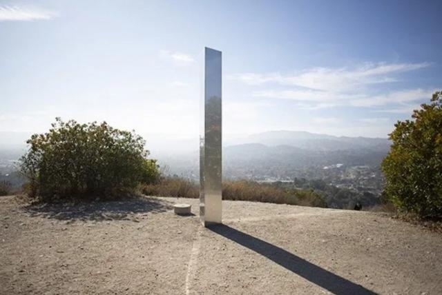 ÚLTIMO MOMENTO: Aparece un cuarto monolito metálico en Rusia