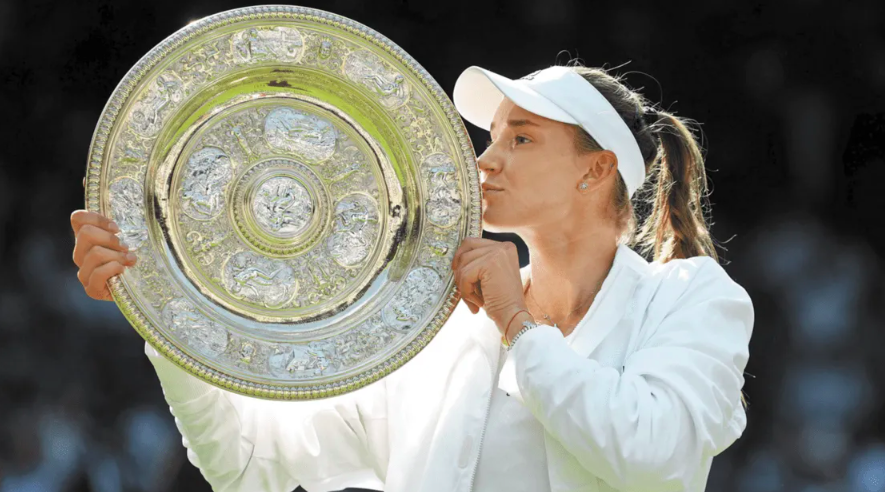 Las raíces de la campeona Rykabina cimbran Wimbledon