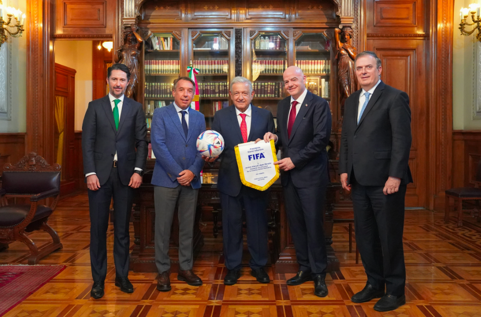 Gianni Infantino se reúne con AMLO para revisar los avances del Mundial de 2026